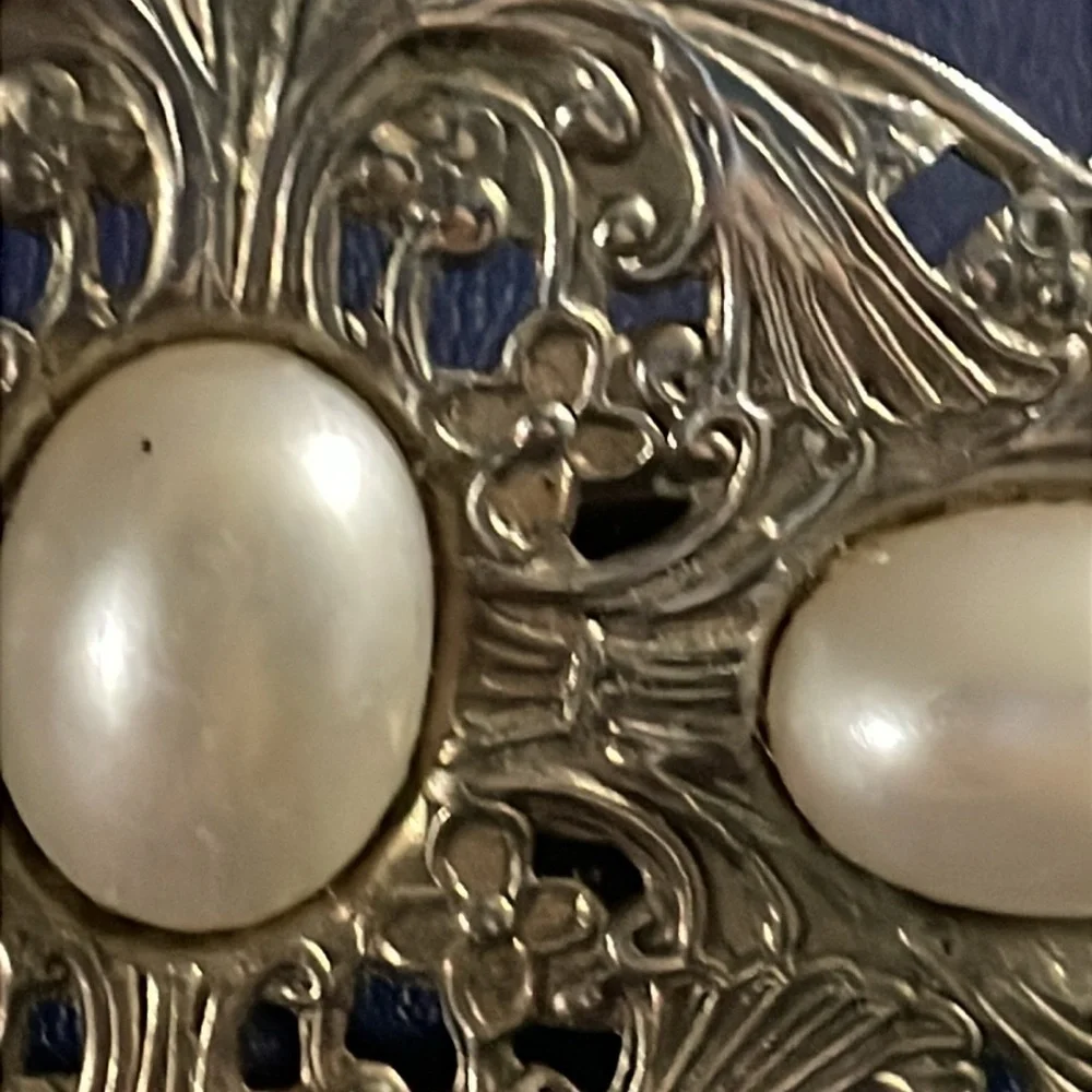 Vintage Korea golden filigree faux pearl metal hair clip